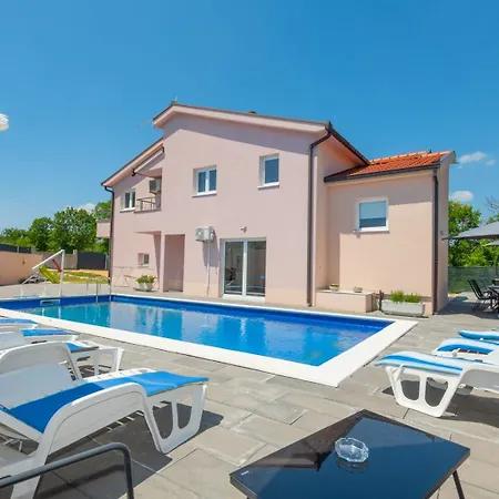 Bianca With Private Pool *