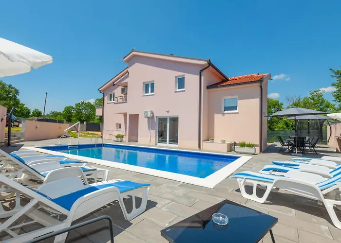 Bianca With Private Pool *